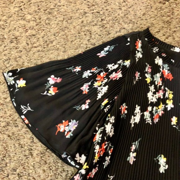Ann Taylor Floral Blouse Womens XS New Pleated - Picture 11 of 12